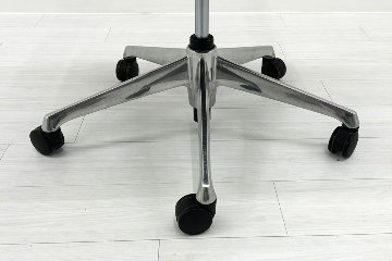 シルフィーチェア オカムラ 中古 2017年製 ハイバック 可動肘 Sylphy クッション 中古オフィス家具 中古オフィスチェア インディゴの画像