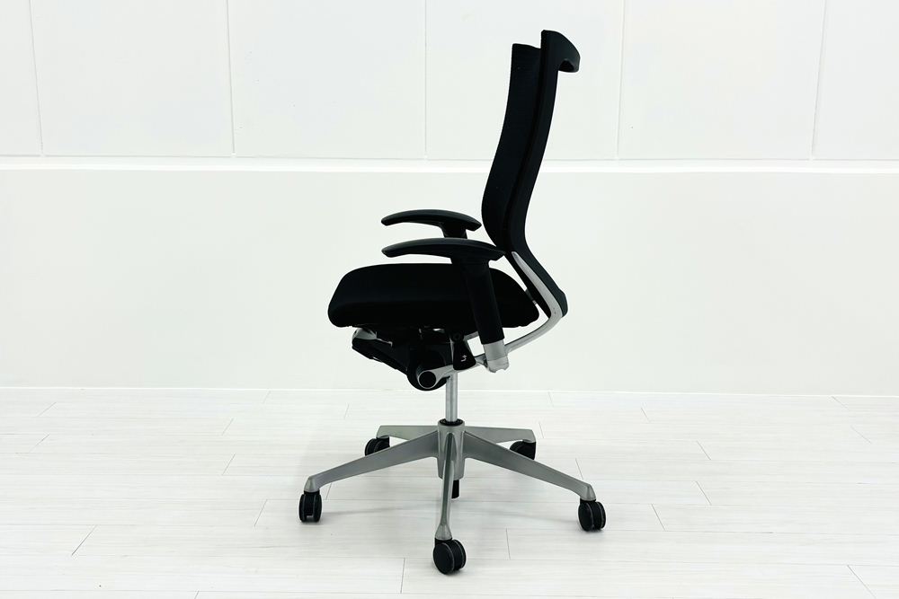 バロンチェア 中古 オカムラ Baron ブラック 可動肘 ハイバック 中古オフィス家具 座クッション 中古オフィスチェア 事務椅子の画像