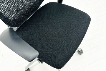 バロンチェア 中古 オカムラ Baron ブラック 可動肘 ハイバック 中古オフィス家具 座クッション 中古オフィスチェア 事務椅子の画像