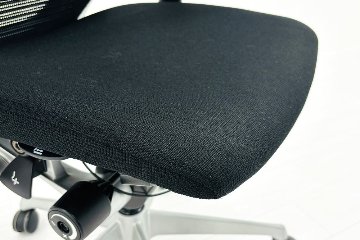 バロンチェア 中古 オカムラ Baron ブラック 可動肘 ハイバック 中古オフィス家具 座クッション 中古オフィスチェア 事務椅子の画像