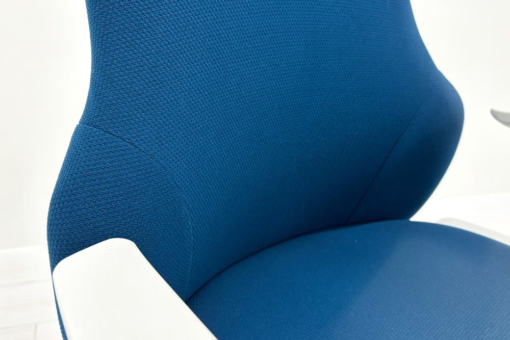 コクヨ グーフォチェア 中古 ハイバック KOKUYO gufo クッション 固定肘 中古オフィス家具 中古オフィスチェア ブルーの画像