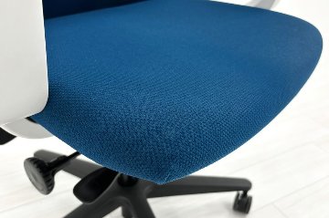 コクヨ グーフォチェア 中古 ハイバック KOKUYO gufo クッション 固定肘 中古オフィス家具 中古オフィスチェア ブルーの画像