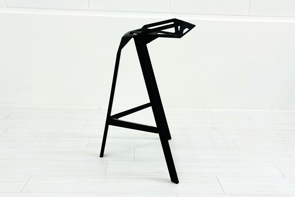 【4脚セット】MAGIS Stool_One Konstantin Grcic 中古 マジス スツールワン コンスタンチン・グルチッチ ミーティングチェア 中古オフィス家具 ブラック系色の画像