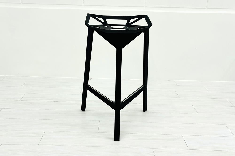 【4脚セット】MAGIS Stool_One Konstantin Grcic 中古 マジス スツールワン コンスタンチン・グルチッチ ミーティングチェア 中古オフィス家具 ブラック系色の画像