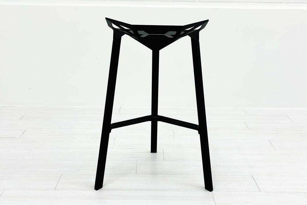 【4脚セット】MAGIS Stool_One Konstantin Grcic 中古 マジス スツールワン コンスタンチン・グルチッチ ミーティングチェア 中古オフィス家具 ブラック系色の画像