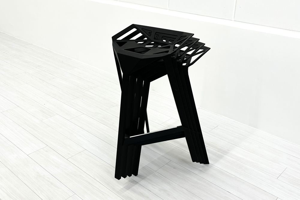 【4脚セット】MAGIS Stool_One Konstantin Grcic 中古 マジス スツールワン コンスタンチン・グルチッチ ミーティングチェア 中古オフィス家具 ブラック系色の画像