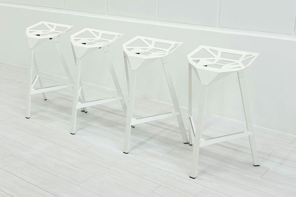 【4脚セット】MAGIS Stool_One Konstantin Grcic 中古 マジス スツールワン コンスタンチン・グルチッチ ミーティングチェア 中古オフィス家具 ホワイト系色の画像