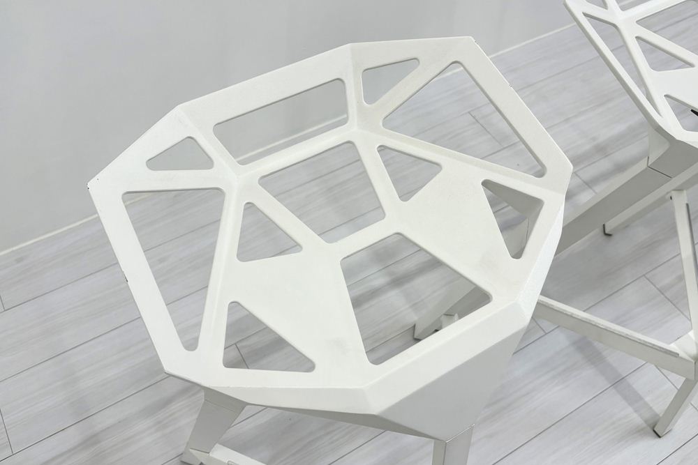 【4脚セット】MAGIS Stool_One Konstantin Grcic 中古 マジス スツールワン コンスタンチン・グルチッチ ミーティングチェア 中古オフィス家具 ホワイト系色の画像