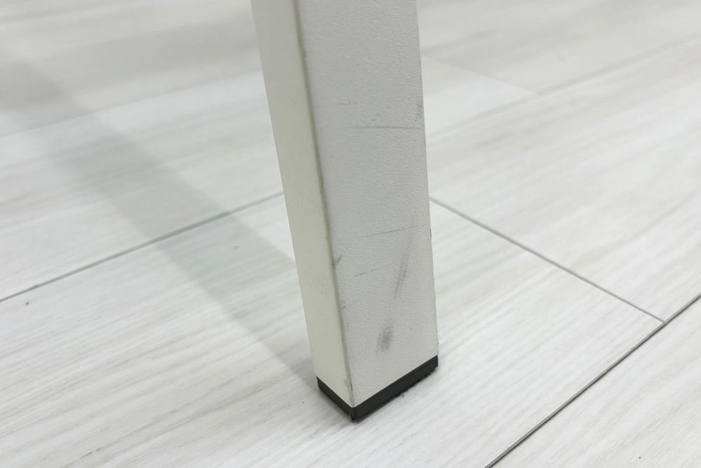 【4脚セット】MAGIS Stool_One Konstantin Grcic 中古 マジス スツールワン コンスタンチン・グルチッチ ミーティングチェア 中古オフィス家具 ホワイト系色の画像
