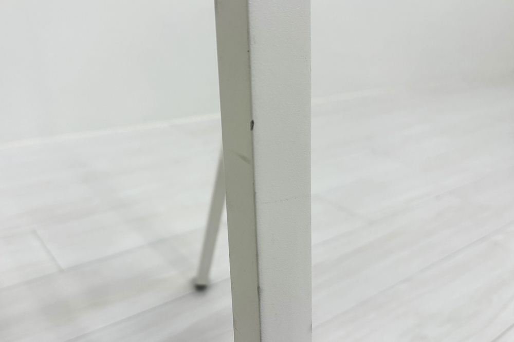 【4脚セット】MAGIS Stool_One Konstantin Grcic 中古 マジス スツールワン コンスタンチン・グルチッチ ミーティングチェア 中古オフィス家具 ホワイト系色の画像