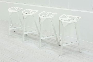 【4脚セット】MAGIS Stool_One Konstantin Grcic 中古 マジス スツールワン コンスタンチン・グルチッチ ミーティングチェア 中古オフィス家具 ホワイト系色の画像