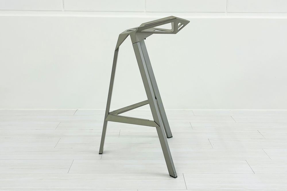 MAGIS マジス スツールワン グレー | 中古オフィス家具専門店の