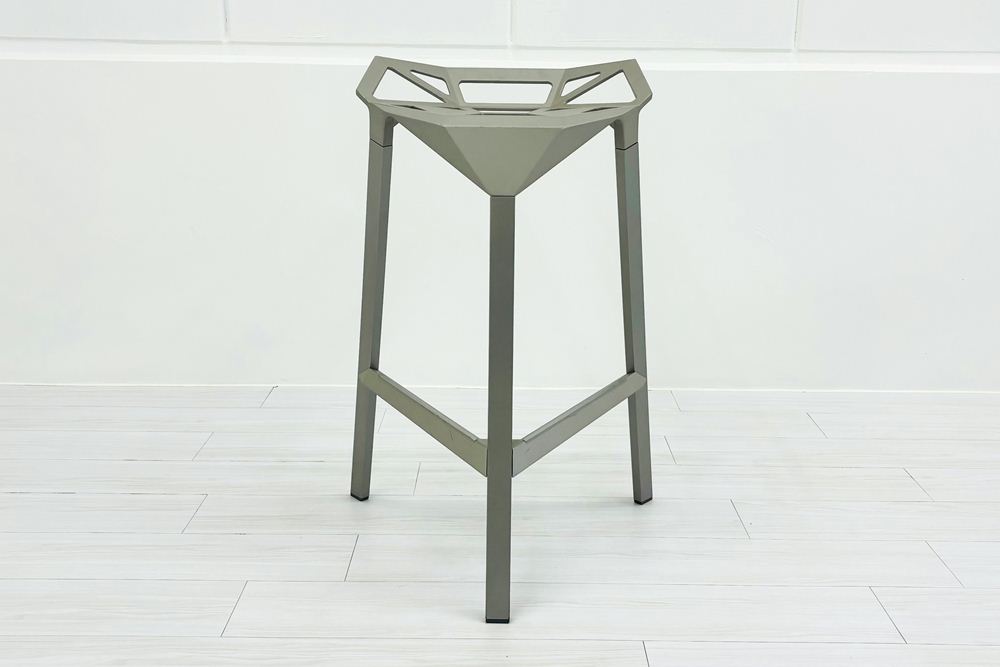 【4脚セット】MAGIS Stool_One Konstantin Grcic 中古 マジス スツールワン コンスタンチン・グルチッチ ミーティングチェア 中古オフィス家具 グレー系色の画像