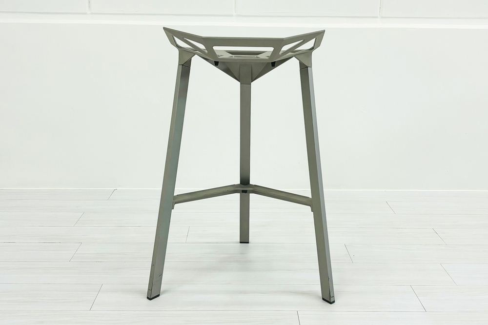 【4脚セット】MAGIS Stool_One Konstantin Grcic 中古 マジス スツールワン コンスタンチン・グルチッチ ミーティングチェア 中古オフィス家具 グレー系色の画像