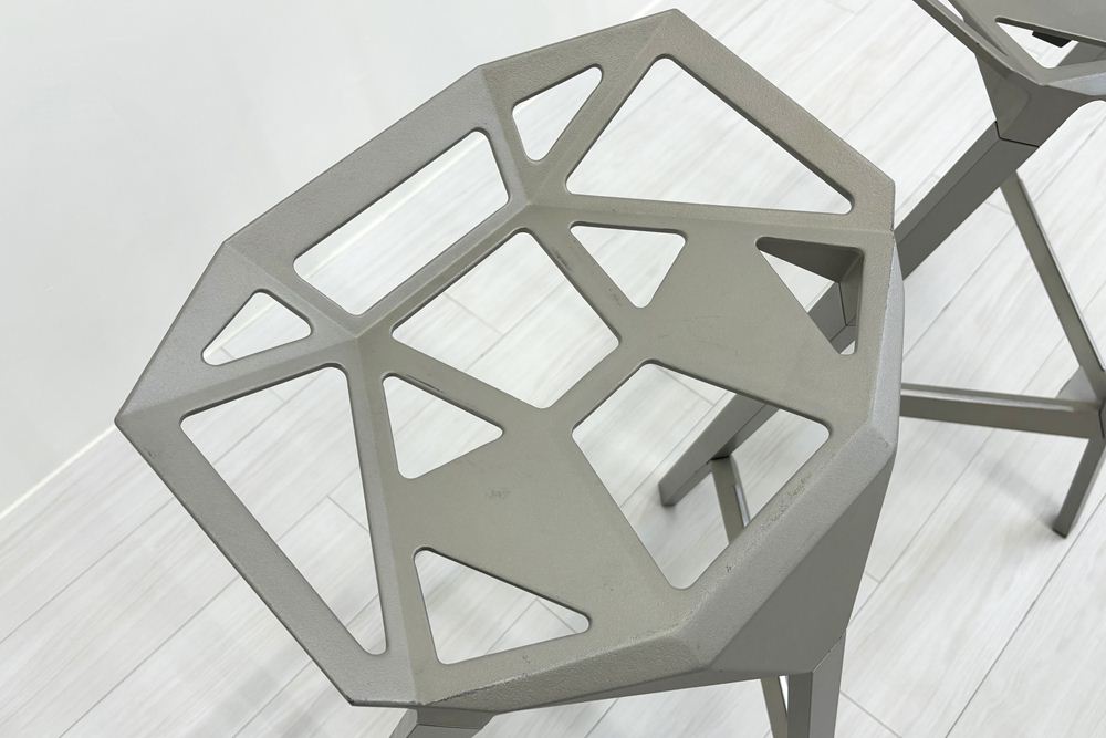 【4脚セット】MAGIS Stool_One Konstantin Grcic 中古 マジス スツールワン コンスタンチン・グルチッチ ミーティングチェア 中古オフィス家具 グレー系色の画像