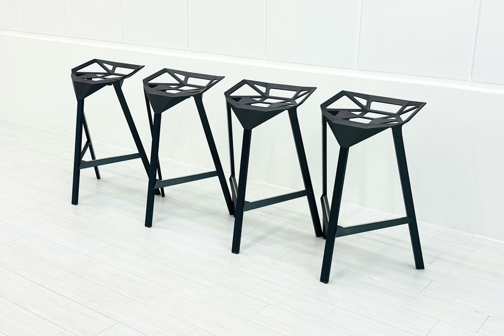 【4脚セット】MAGIS Stool_One Konstantin Grcic 中古 マジス スツールワン コンスタンチン・グルチッチ ミーティングチェア 中古オフィス家具 ダークグレー系色の画像