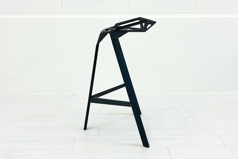 【4脚セット】MAGIS Stool_One Konstantin Grcic 中古 マジス スツールワン コンスタンチン・グルチッチ ミーティングチェア 中古オフィス家具 ダークグレー系色の画像