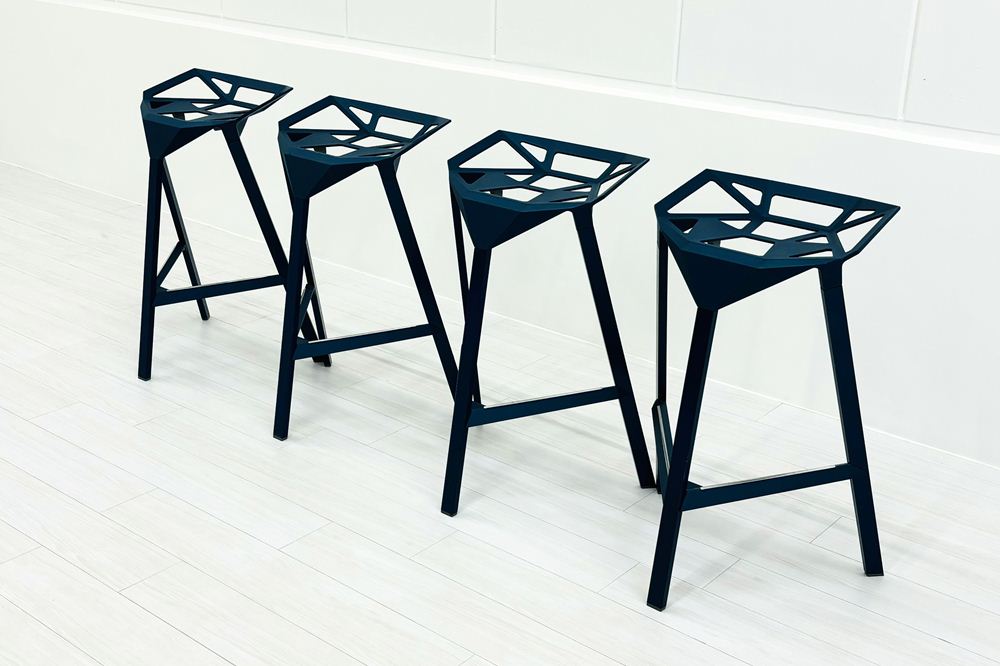 【4脚セット】MAGIS Stool_One Konstantin Grcic 中古 マジス スツールワン コンスタンチン・グルチッチ ミーティングチェア 中古オフィス家具 ブルー系色の画像