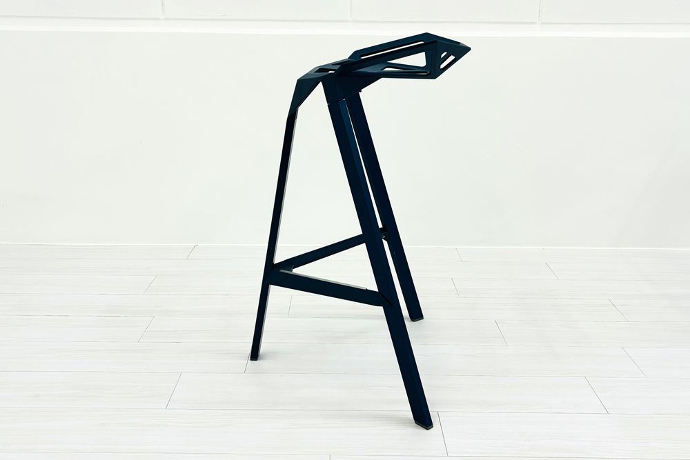 【4脚セット】MAGIS Stool_One Konstantin Grcic 中古 マジス スツールワン コンスタンチン・グルチッチ ミーティングチェア 中古オフィス家具 ブルー系色の画像