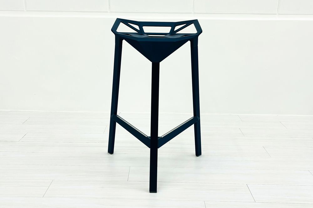 【4脚セット】MAGIS Stool_One Konstantin Grcic 中古 マジス スツールワン コンスタンチン・グルチッチ ミーティングチェア 中古オフィス家具 ブルー系色の画像