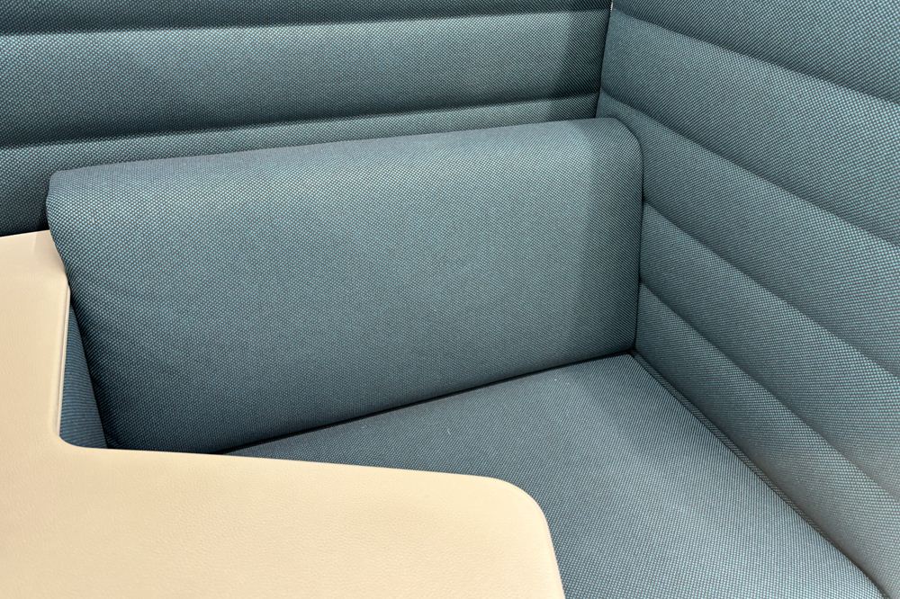 ヴィトラ アルコーヴソファ 中古 Vitra Alcove sofa ハイバックソファ ワークブース 中古オフィス家具 1240/960/1370 ブルー系色の画像