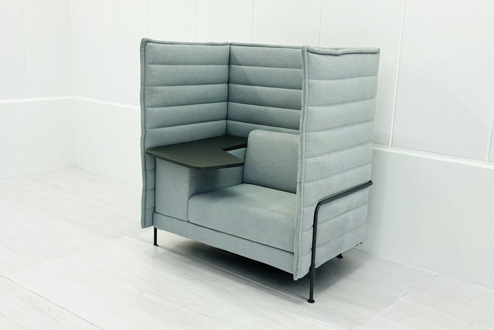 ヴィトラ アルコーヴソファ 中古 Vitra Alcove sofa ハイバックソファ ワークブース 中古オフィス家具 1240/960/1370 ライトブルー系色の画像
