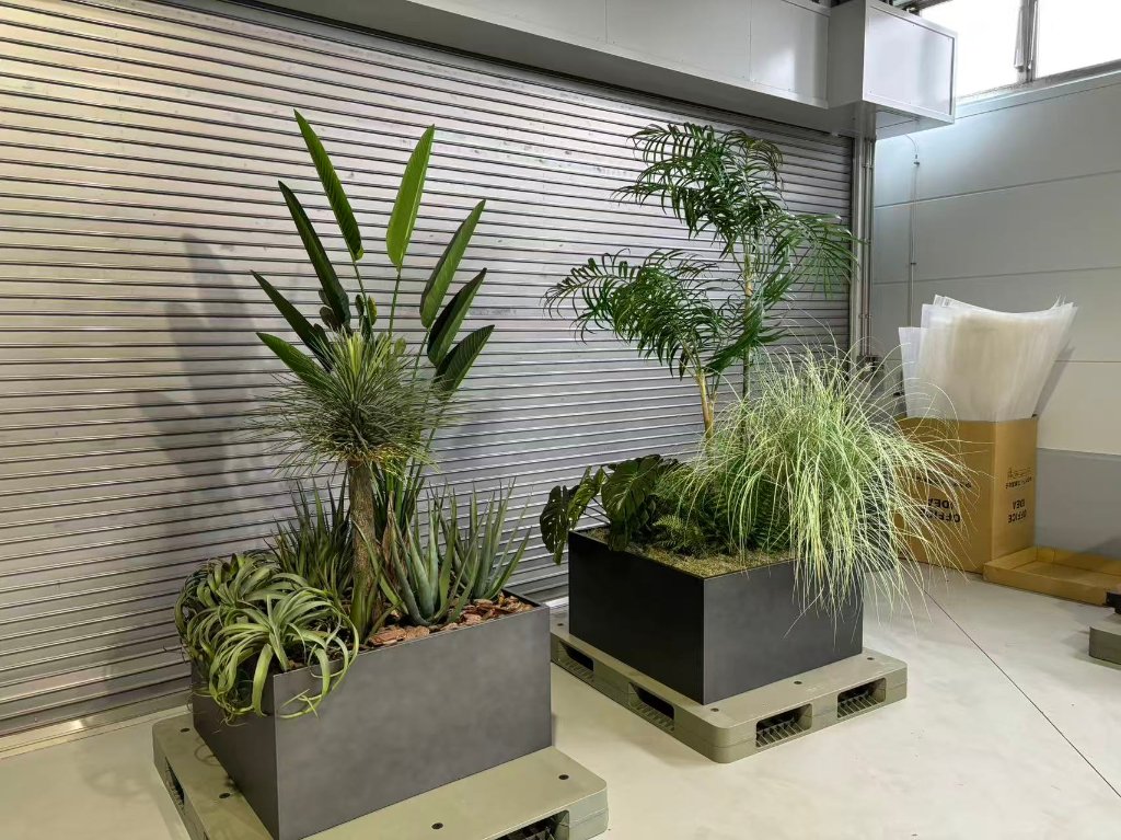 【土浦本店引き取り限定】　フェイクグリーン　フラワースタンド　プラントボックス　セット　ボックスサイズ950/950/500ｍｍ　造花高さ約2300mmの画像