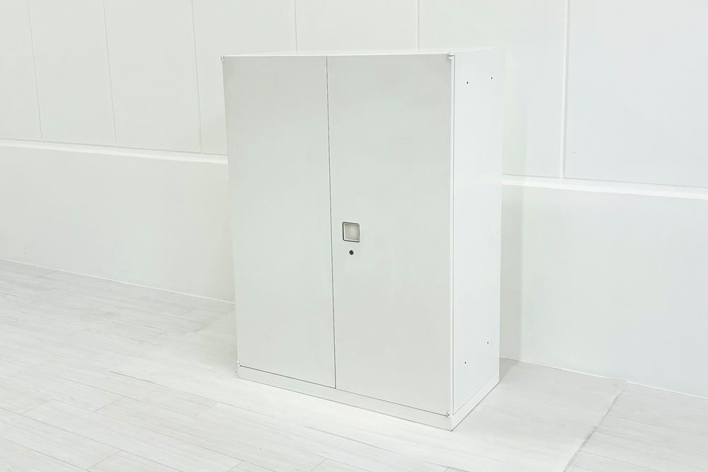 スチール書庫 ホワイト 両開き書庫 スチール 中古 オカムラ レクトライン キャビネット 中古書庫  中古オフィス家具 900/450/1250の画像