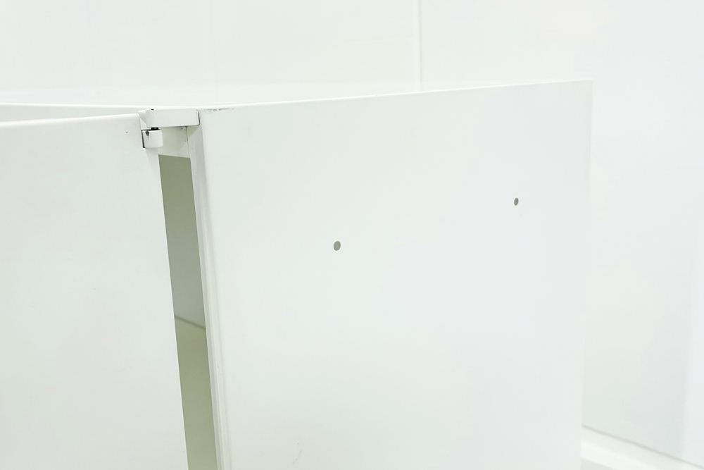 スチール書庫 ホワイト 両開き書庫 スチール 中古 オカムラ レクトライン キャビネット 中古書庫  中古オフィス家具 900/450/1250の画像