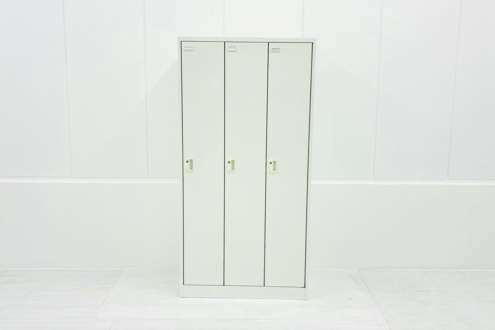 オカムラ 3人用ロッカー 縦長ロッカー ホワイト | 中古オフィス家具 