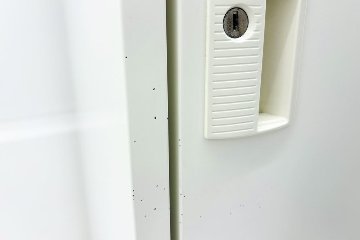 オカムラ FZロッカー 3人用ロッカー スチールロッカー 中古 縦長ロッカーオフィス収納 中古オフィス家具 シリンダー錠 ホワイト 900/515/1790の画像