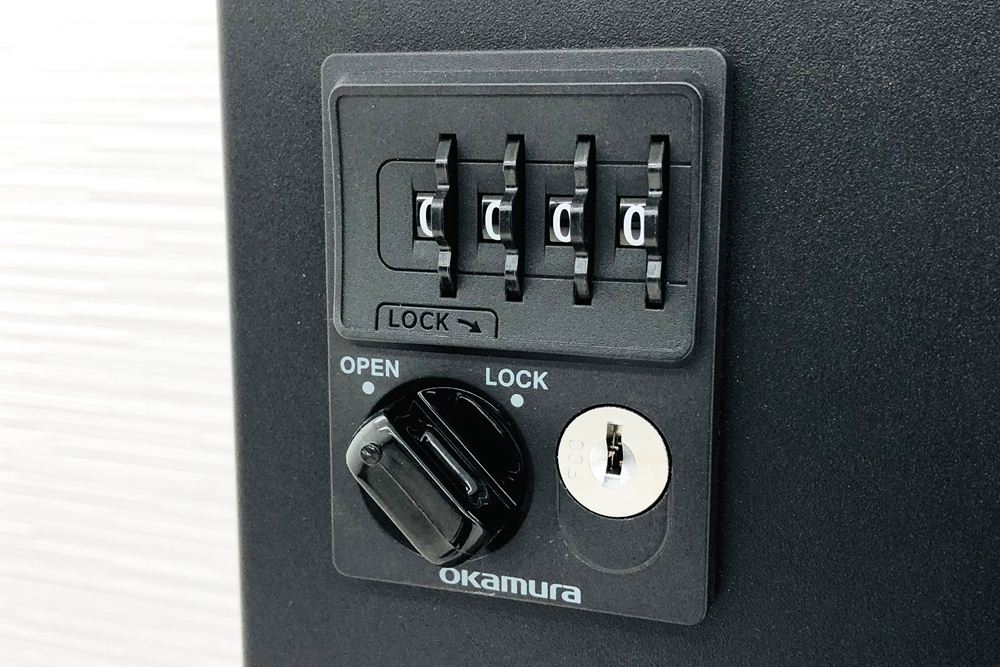 オカムラ ピクスライン 中古 10人用ロッカー スチールロッカー メールボックス 収納家具 中古オフィス家具 ブラック ダイヤル錠 900/450/1810の画像