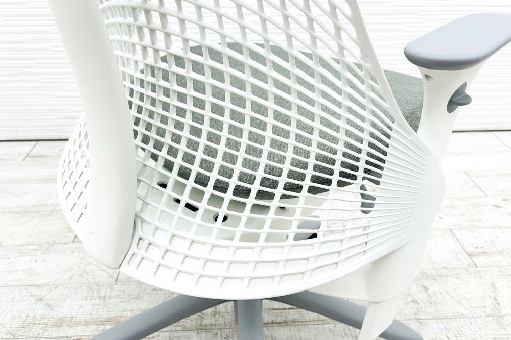 【未開封未使用品】 ハーマンミラー セイルチェア ミドルバック 中古 Herman Miller SAYL Chair 中古オフィス家具 可動肘 グレーの画像