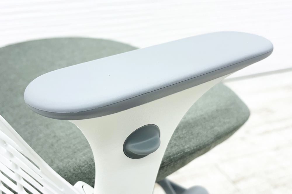 【未開封未使用品】 ハーマンミラー セイルチェア ミドルバック 中古 Herman Miller SAYL Chair 中古オフィス家具 可動肘 グレーの画像