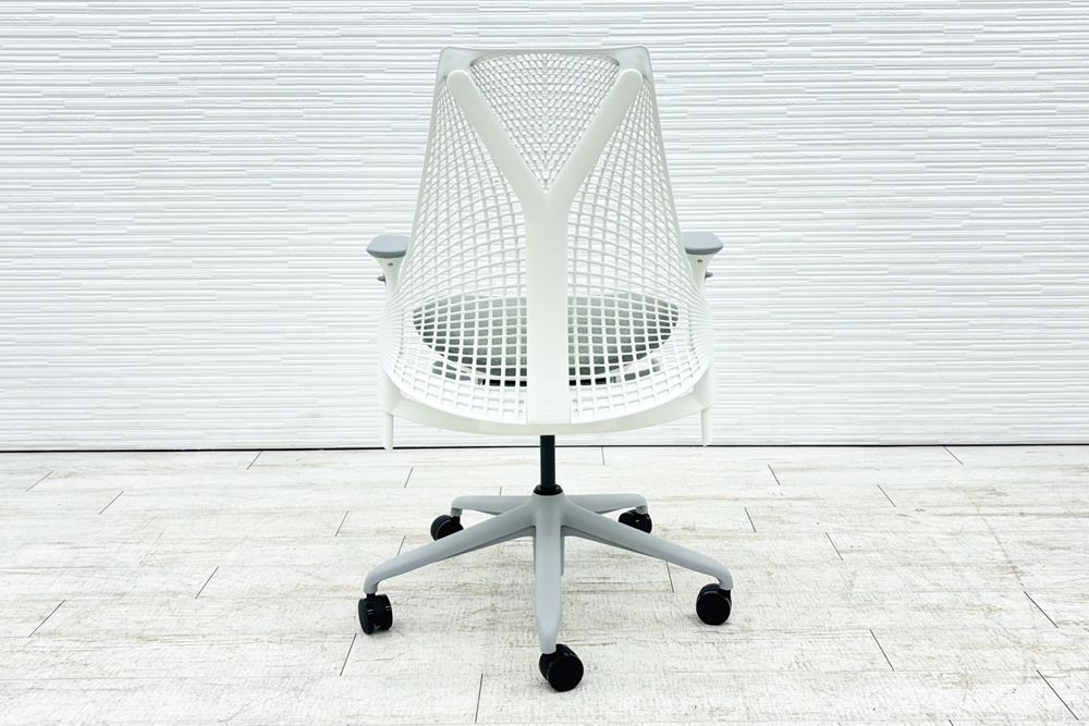 【未開封未使用品】 ハーマンミラー セイルチェア ミドルバック 中古 Herman Miller SAYL Chair 中古オフィス家具 可動肘 グレーの画像