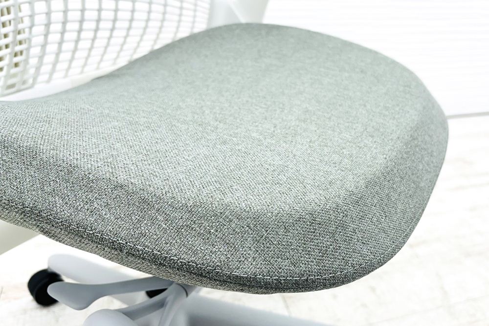 【未開封未使用品】 ハーマンミラー セイルチェア ミドルバック 中古 Herman Miller SAYL Chair 中古オフィス家具 可動肘 グレーの画像