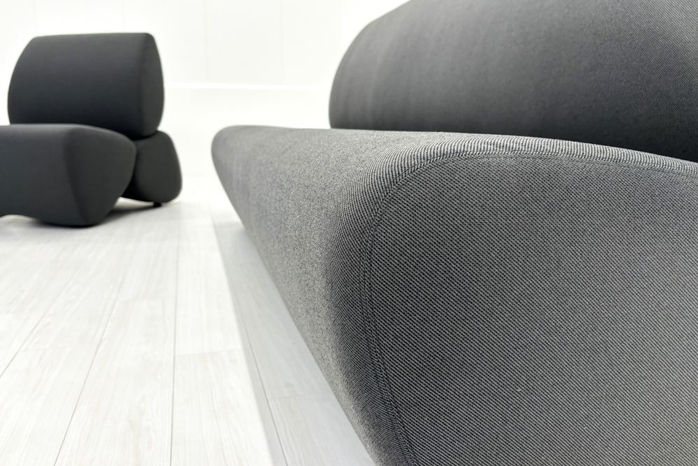 ナガレ ラウンジソファ オカムラ | 中古オフィス家具専門店のオフィス