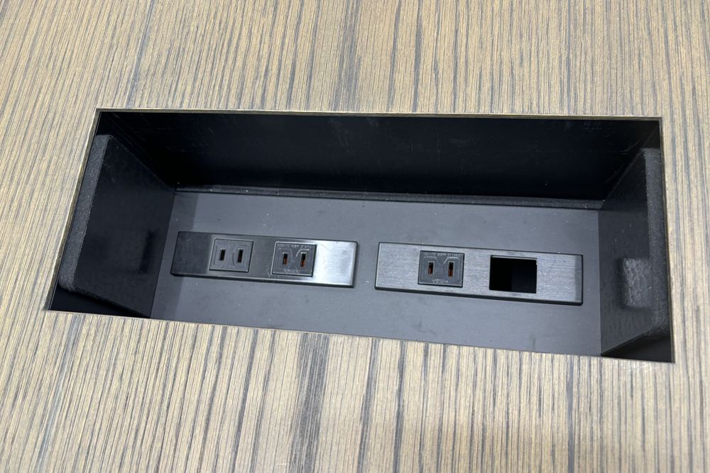 Cassina IXC. JOY カッシーナ イクスシー ジョイ 中古 大型会議テーブル カンファレンステーブル 会議机 中古オフィス家具 5100/1200/740の画像