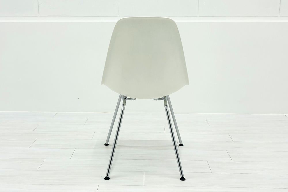 Vitra Eames ヴィトラ イームズチェア 中古 プラスチックチェア Hベース ホワイトの画像