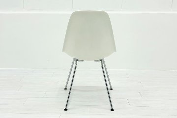 Vitra Eames ヴィトラ イームズチェア 中古 プラスチックチェア Hベース ホワイトの画像