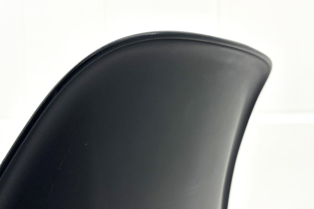 Vitra Eames ヴィトラ イームズチェア 中古 プラスチックチェア Hベース ブラックの画像
