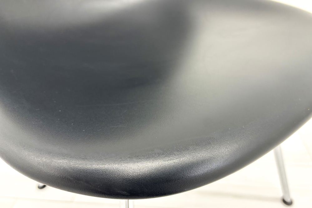 Vitra Eames ヴィトラ イームズチェア 中古 プラスチックチェア Hベース ブラックの画像