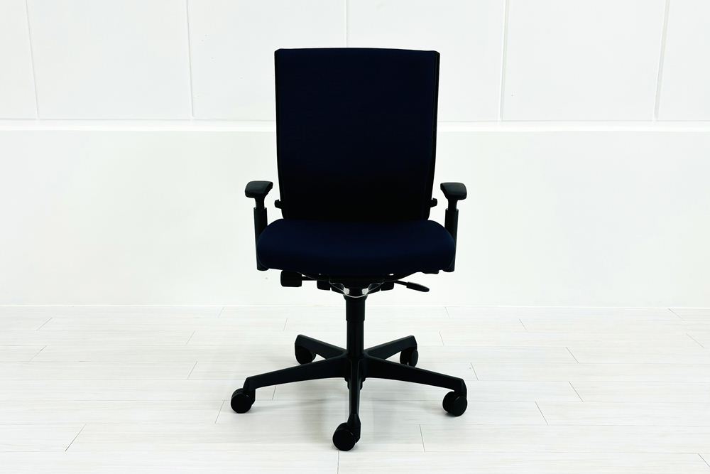 エスクードチェア オカムラ 中古 事務椅子 中古オフィスチェア 中古オフィス家具 OKAMURA 可動肘 ハイバック ダークブルーの画像
