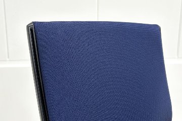 エスクードチェア オカムラ 中古 事務椅子 中古オフィスチェア 中古オフィス家具 OKAMURA 可動肘 ハイバック ダークブルーの画像
