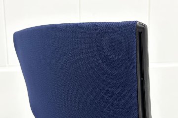 エスクードチェア オカムラ 中古 事務椅子 中古オフィスチェア 中古オフィス家具 OKAMURA 可動肘 ハイバック ダークブルーの画像