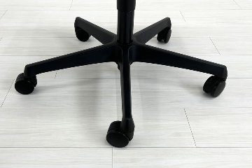エスクードチェア オカムラ 中古 事務椅子 中古オフィスチェア 中古オフィス家具 OKAMURA 可動肘 ハイバック ダークブルーの画像