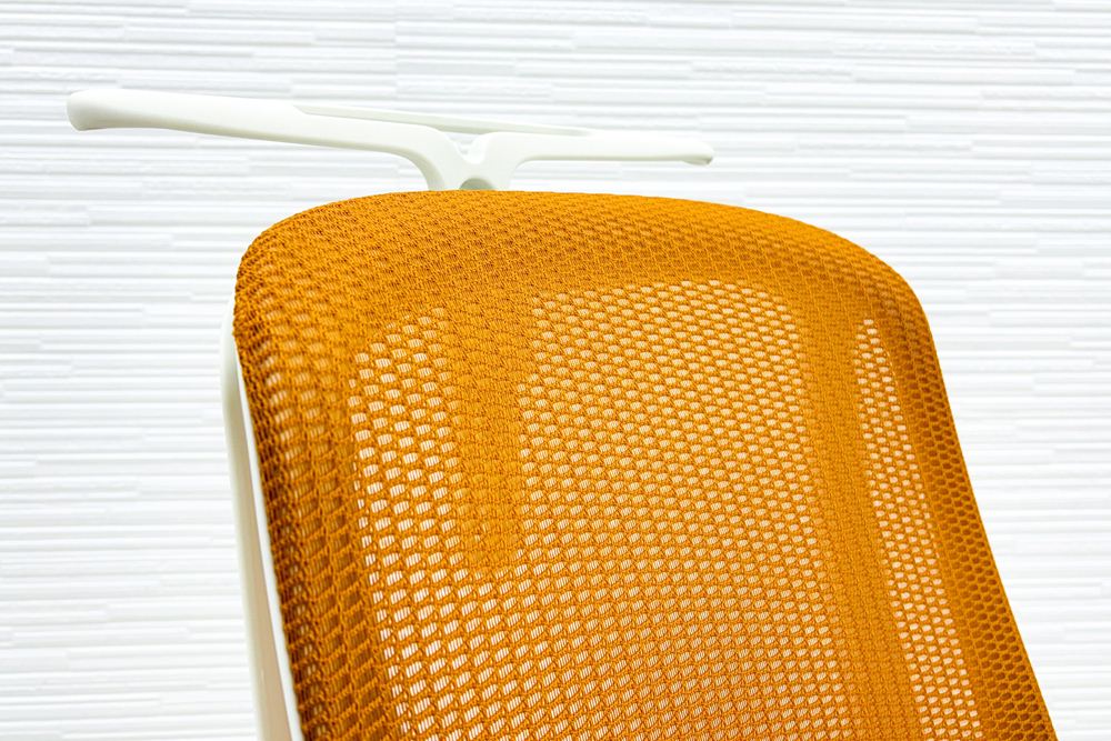 オカムラ シルフィーチェア 中古 2019年製 ハイバック 可動肘 Sylphy 中古オフィス家具 C686XW オレンジの画像