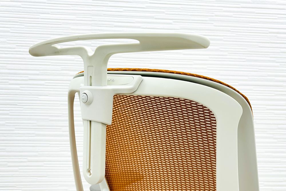 オカムラ シルフィーチェア 中古 2019年製 ハイバック 可動肘 Sylphy 中古オフィス家具 C686XW オレンジの画像