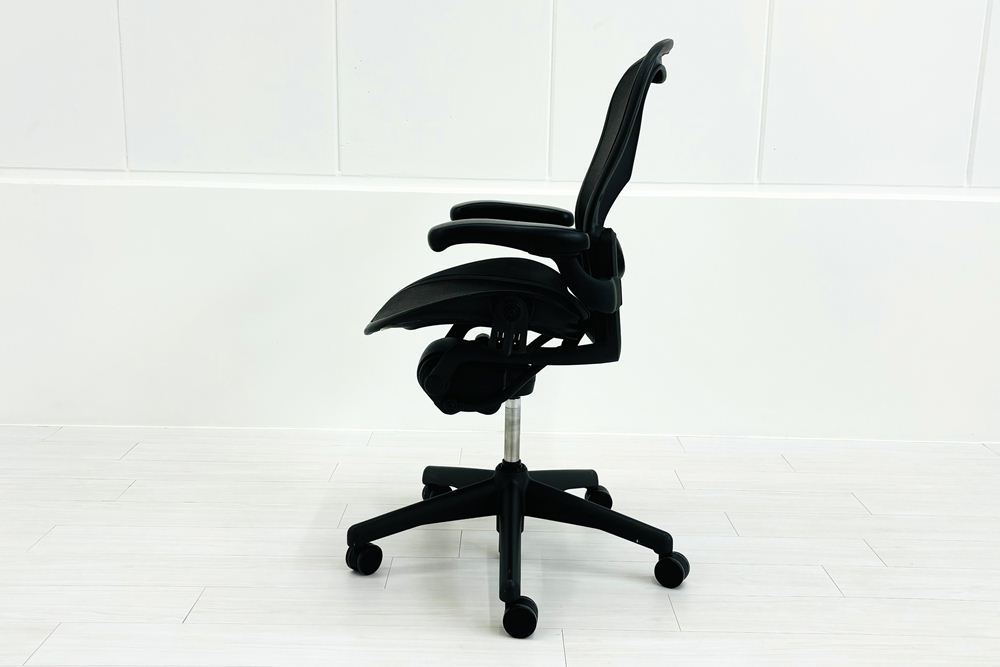 ハーマンミラー アーロンチェア 中古 Bサイズ スタンダード ランバーサポート Herman Miller Aeron Chairs 中古オフィス家具 メッシュの画像