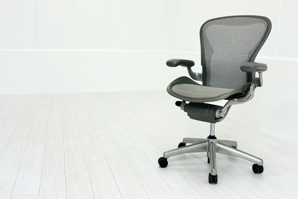 ハーマンミラー アーロンチェア 中古 Bサイズ スタンダード Herman Miller Aeron Chairs 中古オフィス家具 グレーの画像